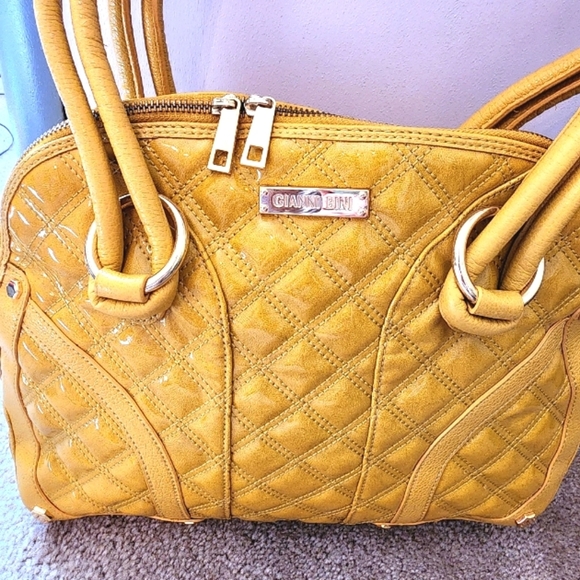 Gianni Bini Shoulder Bag - Picture 1 of 10